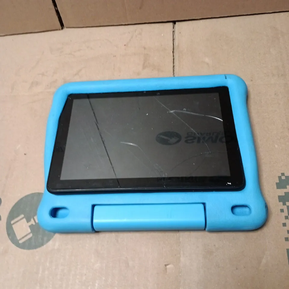 AMAZON FIRE HD 8 TABLET IN BLUE RUBBER CASE/STAND