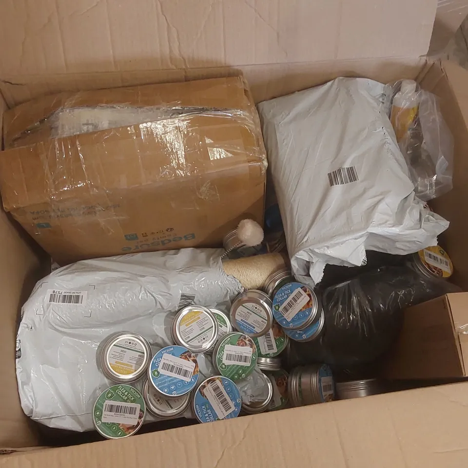 PALLET CONTAINING A VERY LARGE QUANTITY OF ASSORTED PET ITEMS