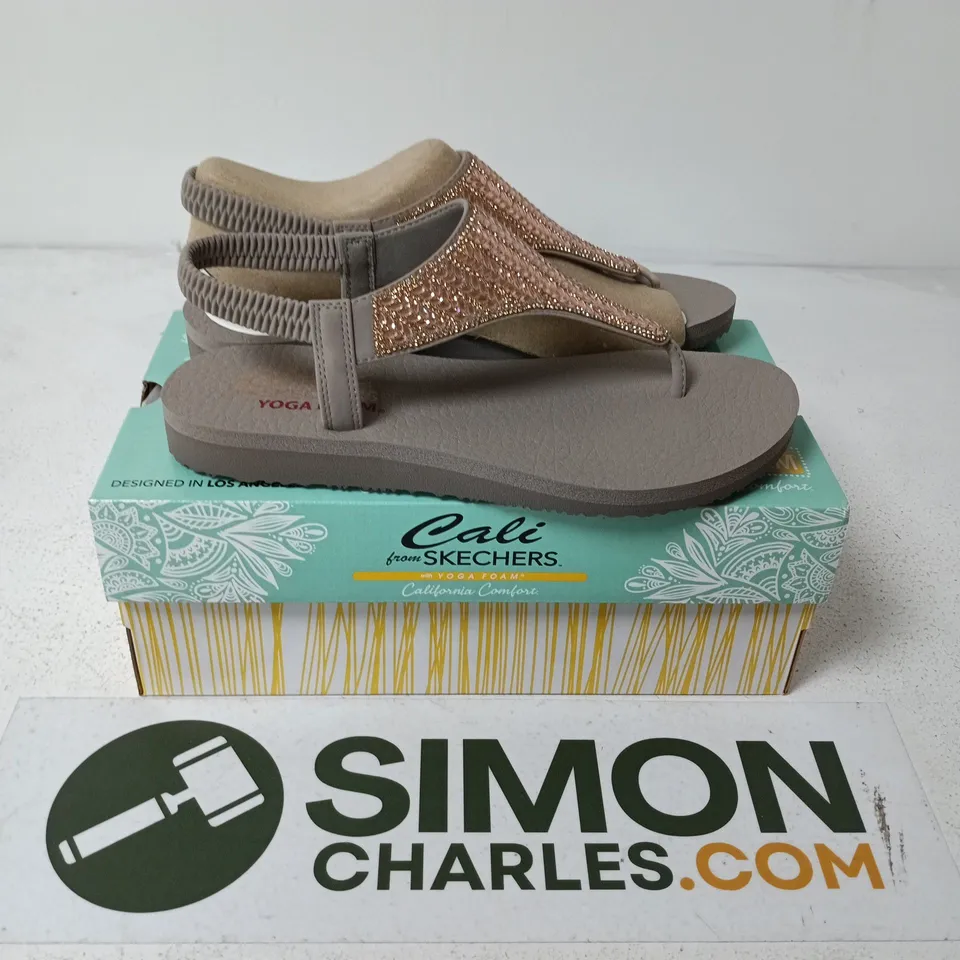 BOXED PAIR OF SKECHERS CALI SANDALS IN GREY - UK 6