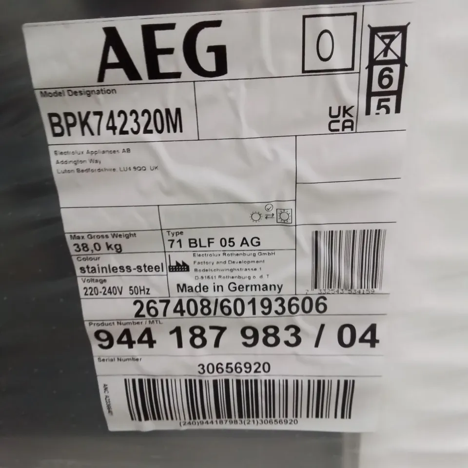 AEG INTEGRATED ASSISTED COOKING OVEN - STAINLESS STEEL Model BPK742320M RRP £542