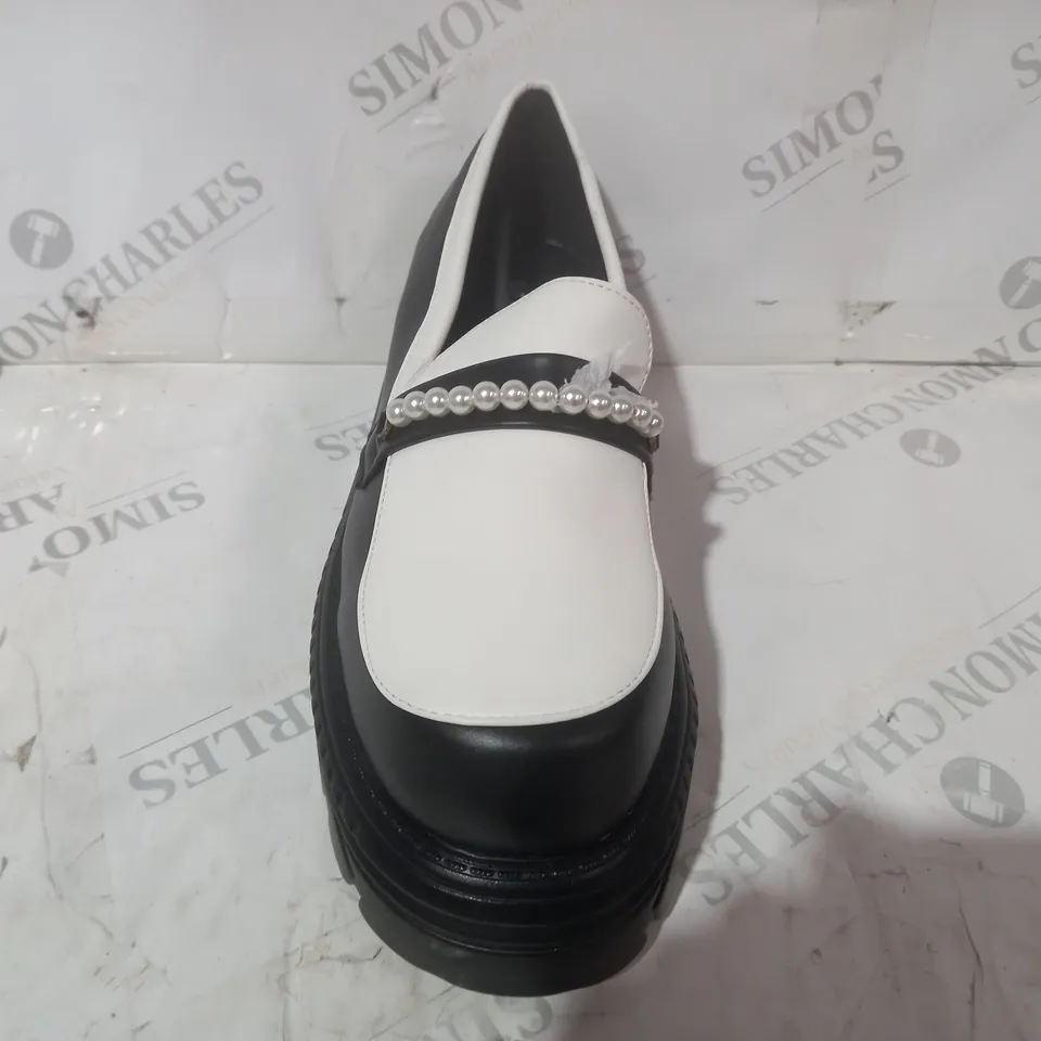 BRAND NEW BOXED PAIR OF KOI VEGAN LEATHER AYOKA MONOCHROME PEARL STOMPER LOAFERS IN BLACK/WHITE W. PEARL EFFECT UK SIZE 7