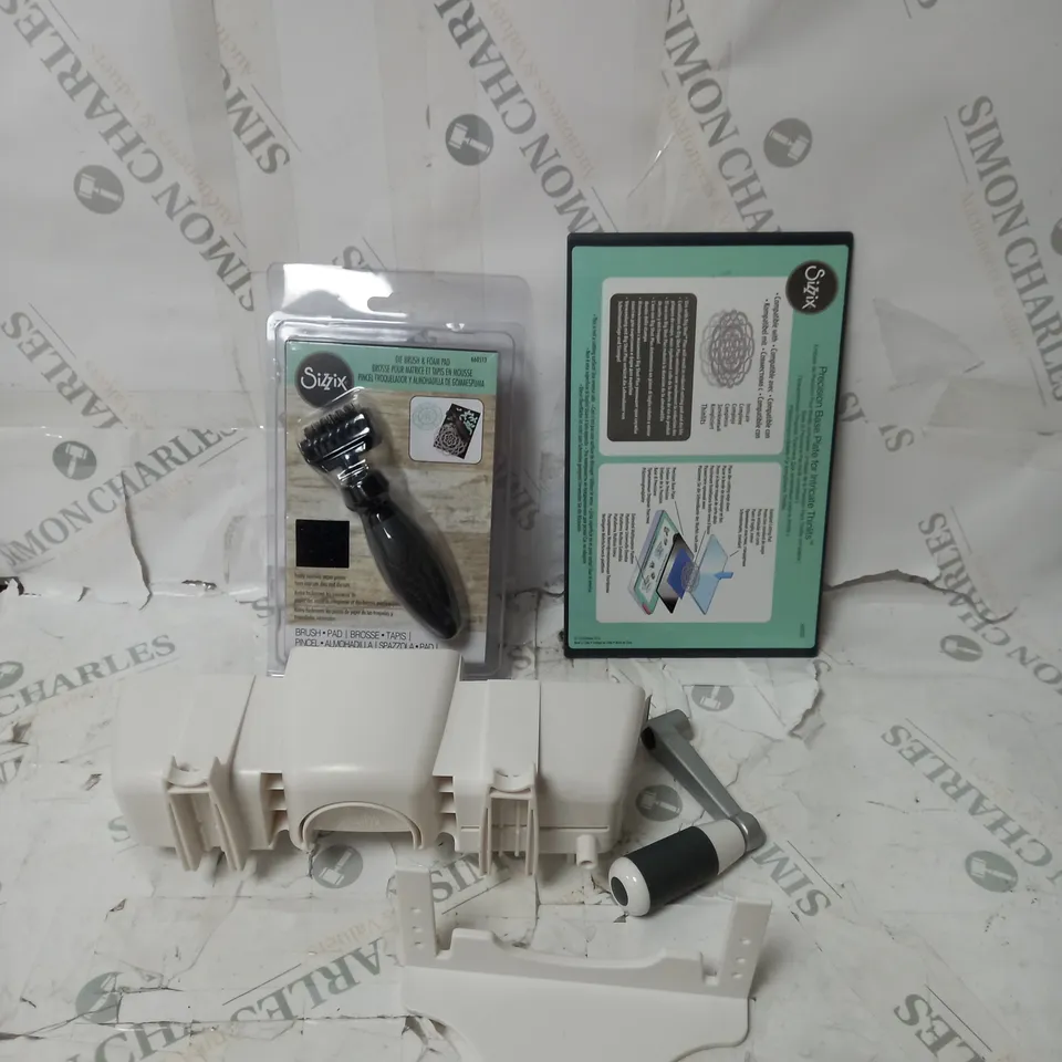 SIZZIX BIG SHOT INCLUDING TOOL CADDY AND PRECISION BASE PLATE