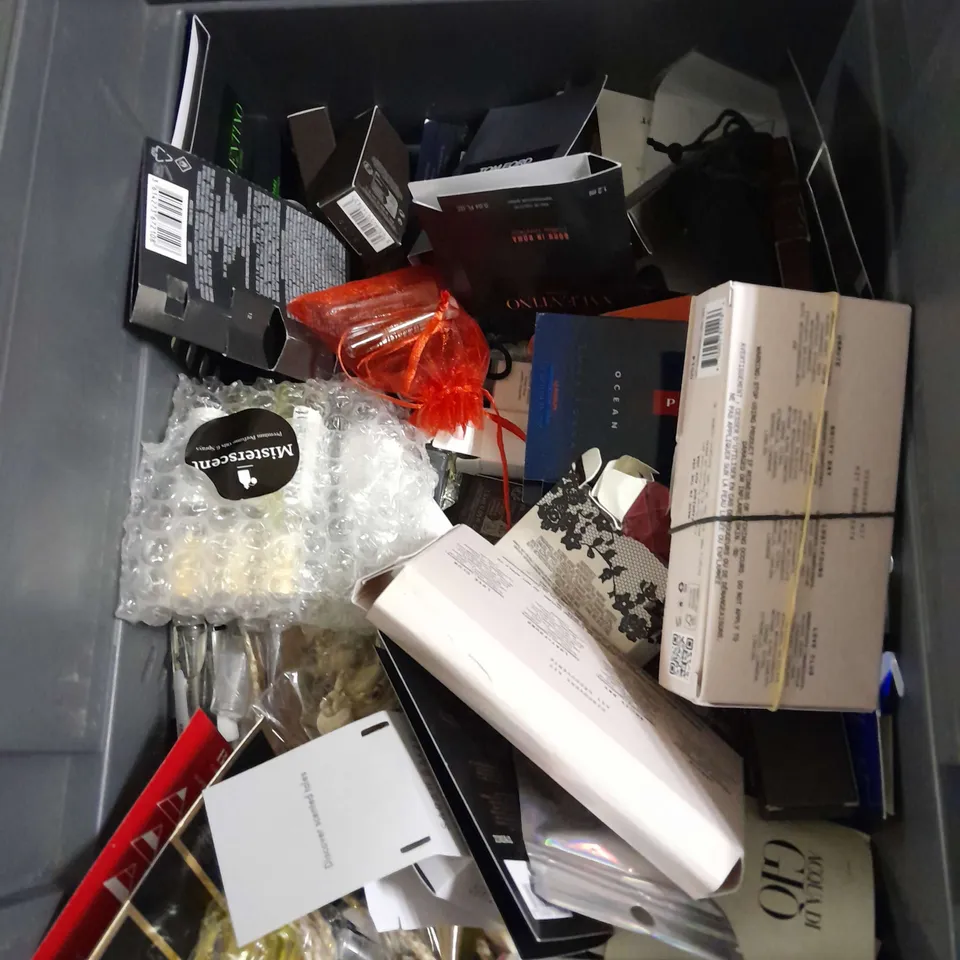 BOX OF APPROXIMATELY 50 ASSORTED FRAGRANCE SAMPLES AND MINIATURES