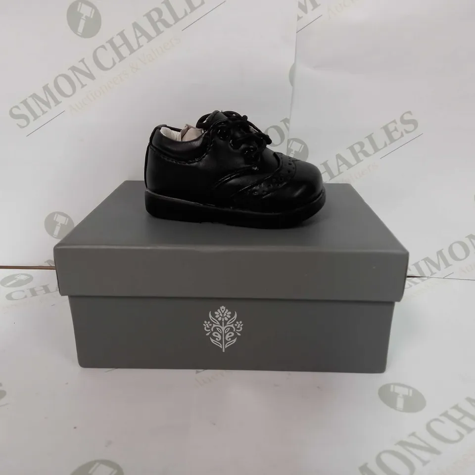 PAISLEY OF LONDON JAYDON IN MATT BLACK - EU 17