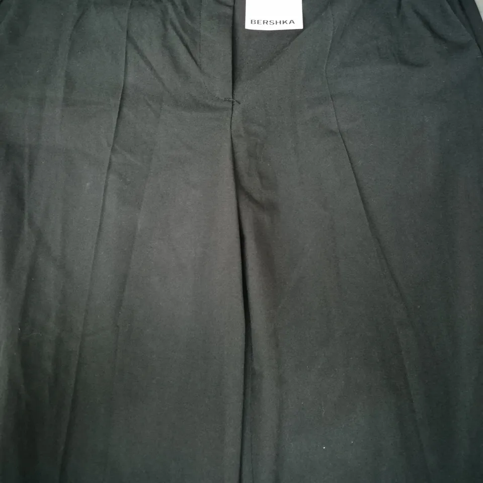 BERSHKA WIDE LEG TROUSER IN BLACK UK SIZE 16