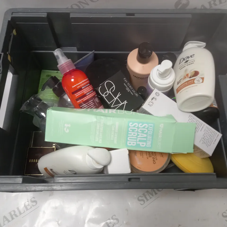 APPROXIMATLEY 20 COSMETICS ITEMS TO INCLUDE PAI VIRTUOUS CIRCLE CALM EXFOLIATOR (75ml), EDEN BAY BATH SALTS AMBER (500g), SHEA MOISTURE CURL ENHANCING SMOOTHIE (340g), ETC