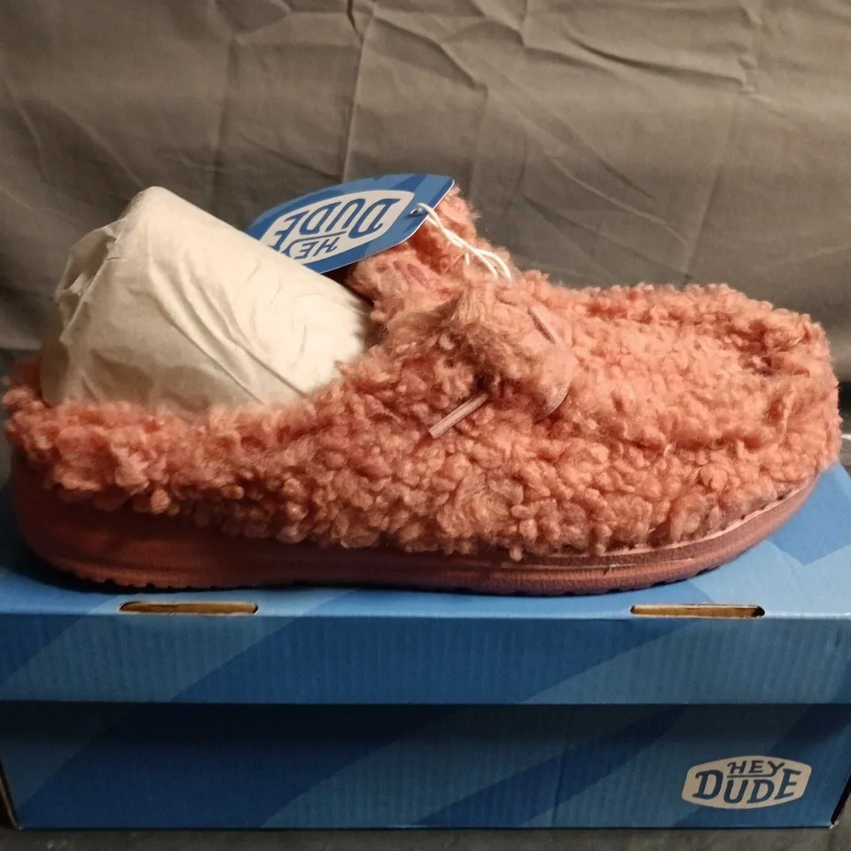 BOXED PAIR OF HEY DUDE PINK FUZZY SLIP-ON SHOES - UK 5