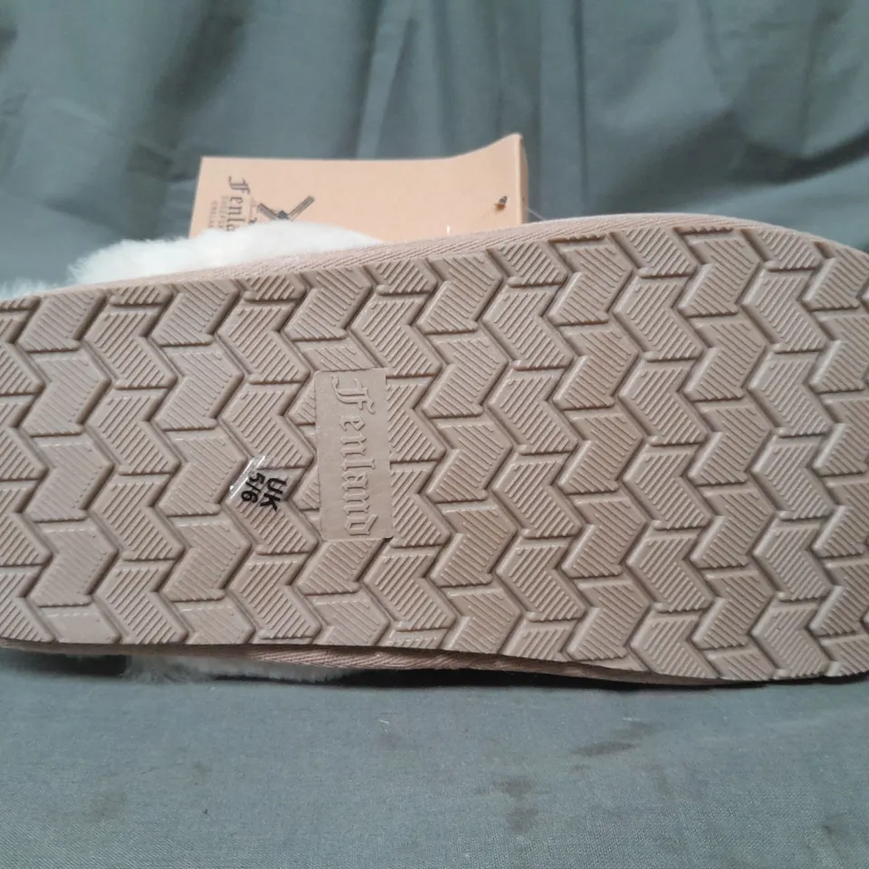 BOXED PAIR OF FENLAND SHEEPSKIN WOMEN'S MULES IN GOLD STAR SIZE 5/6
