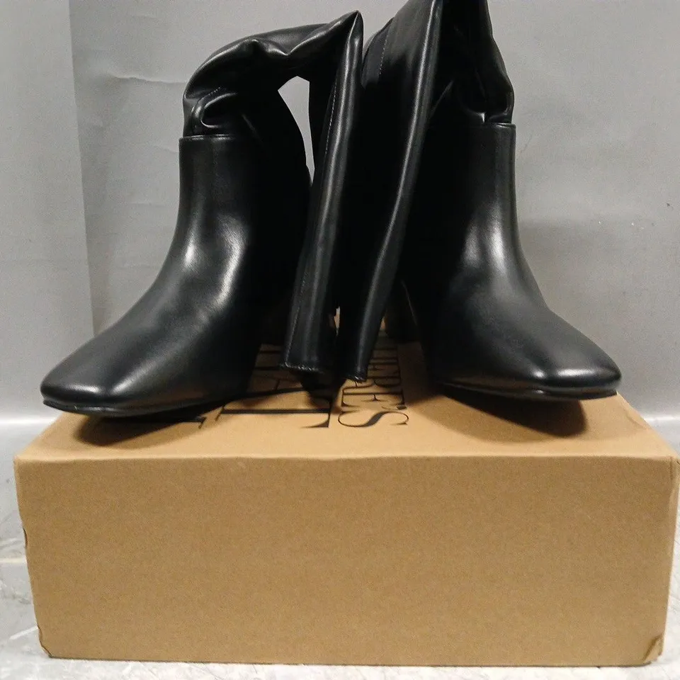 BOXED PAIR OF WHERE'S THAT FROM BLOCK HEEL KNEE-HIGH BOOTS IN BLACK SIZE UK 7