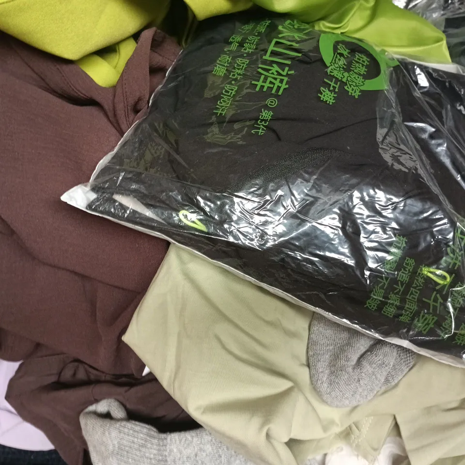 APPROXIMATELY 20 ASSORTED CLOTHING AND FASHION PRODUCTS IN VARIOUS STYLES AND SIZES - COLLECTION ONLY
