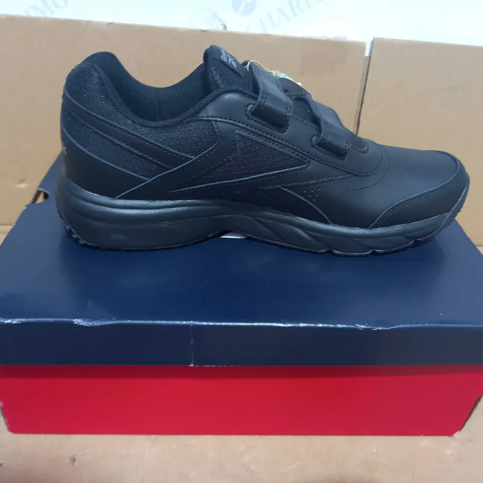 BOXED PAIR OF REEBOK TRAINERSIN BLACK UK SIZE 10