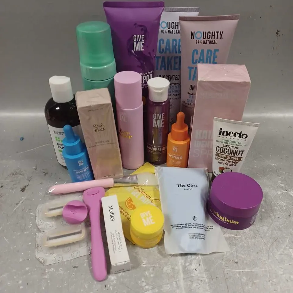 APPROXIMATELY 20 ASSORTED COSMETIC ITEMS TO INCLUDE - GIVE ME HYALURONIC ACID SERUM - NOUGHTY CARETAKER SCALP SOOTHING SHAMPOO - MEDIK8 AGE DEFYING MOISTURISER - ETC