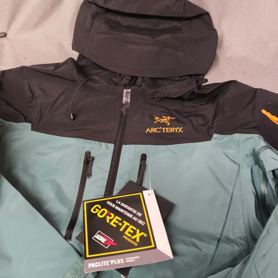 ARC'TERYX GORE-TEX PACLITE+ JACKET – SIZE M