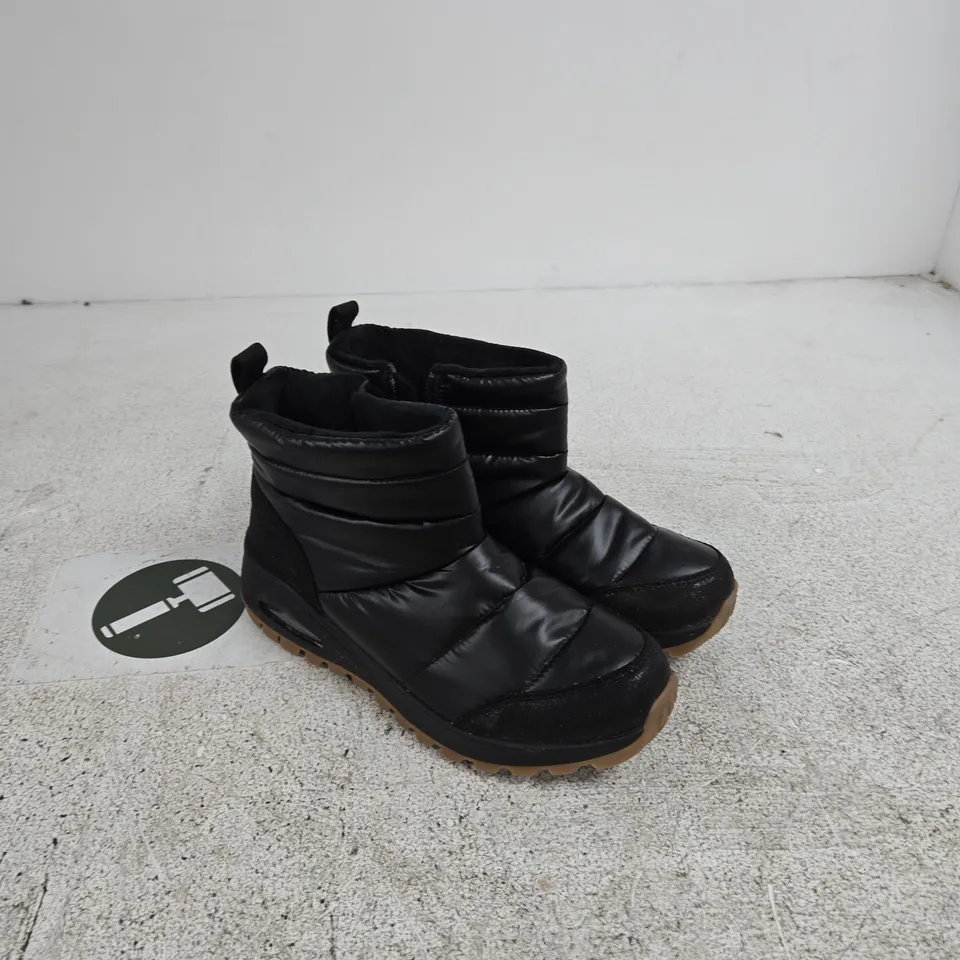 SKECHERS BLACK QUILTED PADDED WINTER BOOTS – UK 5.5 (US 8.5)