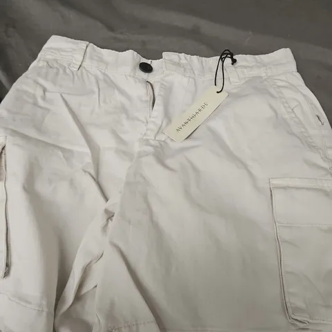 AVANT GARDE PARIS WHITE WOMEN'S SHORTS – VÊTEMENTS DE SOIRÉE, SIZE 34
