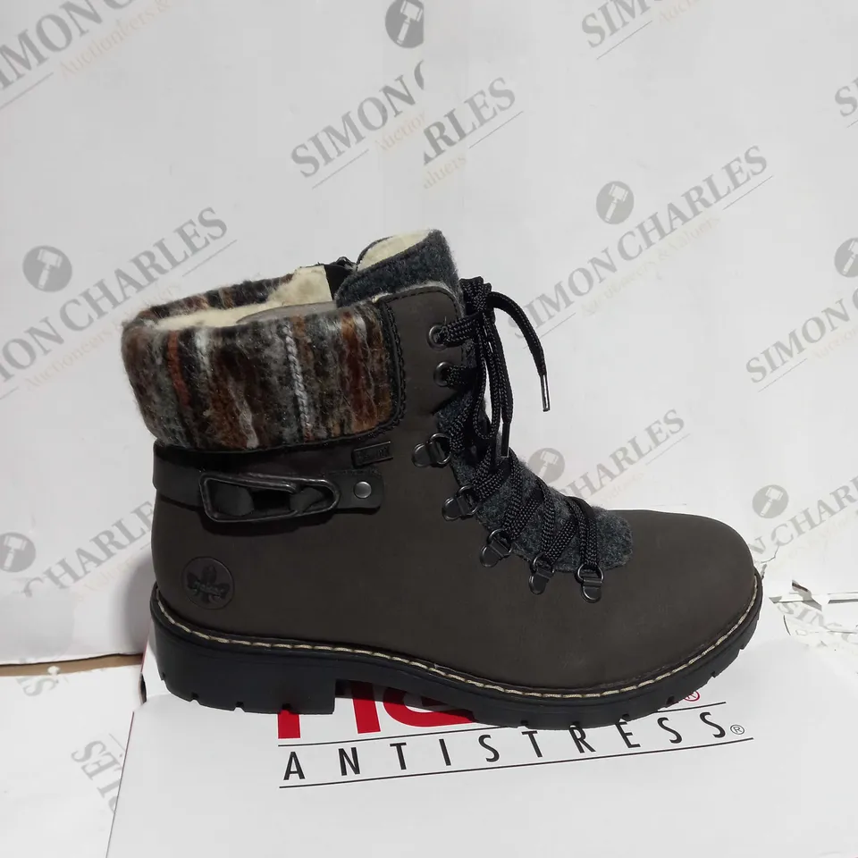 BOXED RIEKER MULTI CUFF HIKING BOOTS, GREY/NAVY - SIZE 6.5 