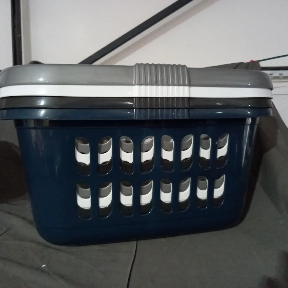 SET OF 4 PLASTIC LAUNDRY BASKETS 