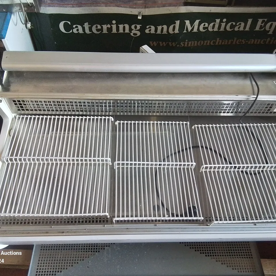 COMMERCIAL TRIMCO TAVIRA II 200 WHITE SLIMLINE SERVE OVER COUNTER WITH CURVED GLASS (UNTESTED)