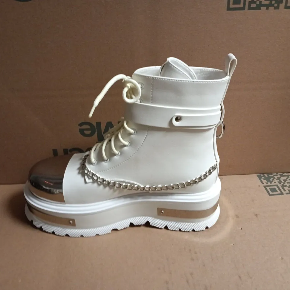BOXED KOI BORING HARDWARE PLATFORM BOOTS IN WHITE - UK 7