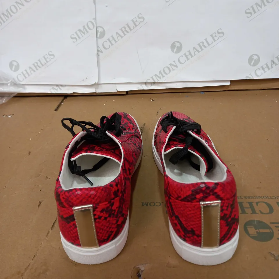 KENNETH COLE RED SNAKE PRINTED TRAINERS SIZE UK 6
