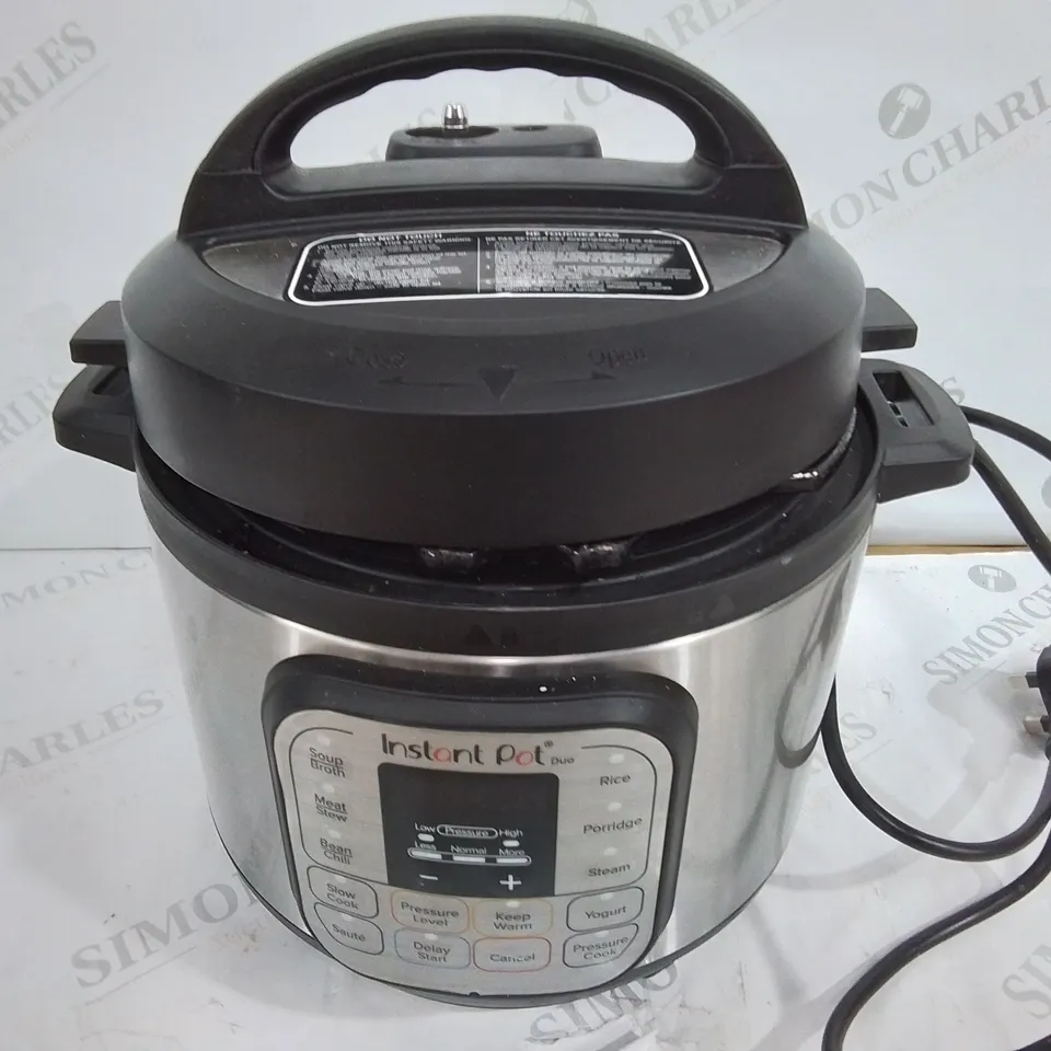 INSTANT POT DUO MULTI-USE PRESSURE COOKER