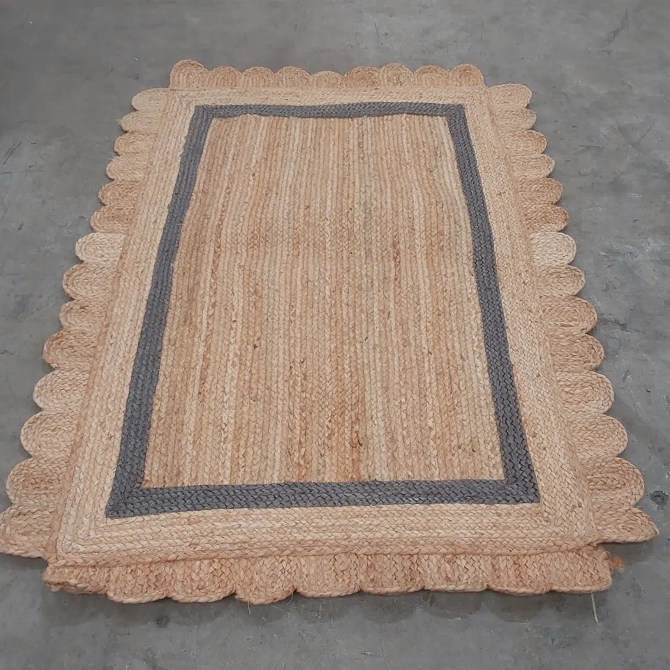 QUALITY DESIGNER AREA RUG - APPROXIMATELY 170 x 120cm