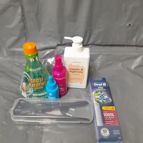 APPROXIMATELY 20 ASSORTED COSMETICS PRODUCTS TO INCLUDE - BAYLIS AND HARDING GROSS BATHTIME BUBBLE BATH - LEE STAFFORD LEAVE IN HAIR TREATMENT - MINI HAIR STRAIGHTENER - ETC