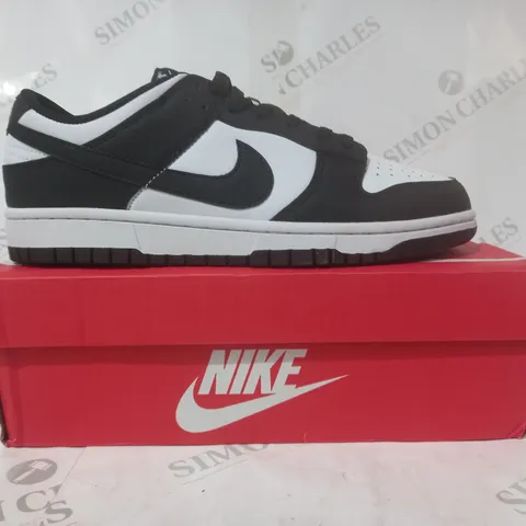 BOXED PAIR OF NIKE DUNK LOW SHOES IN BLACK/WHITE UK SIZE 8