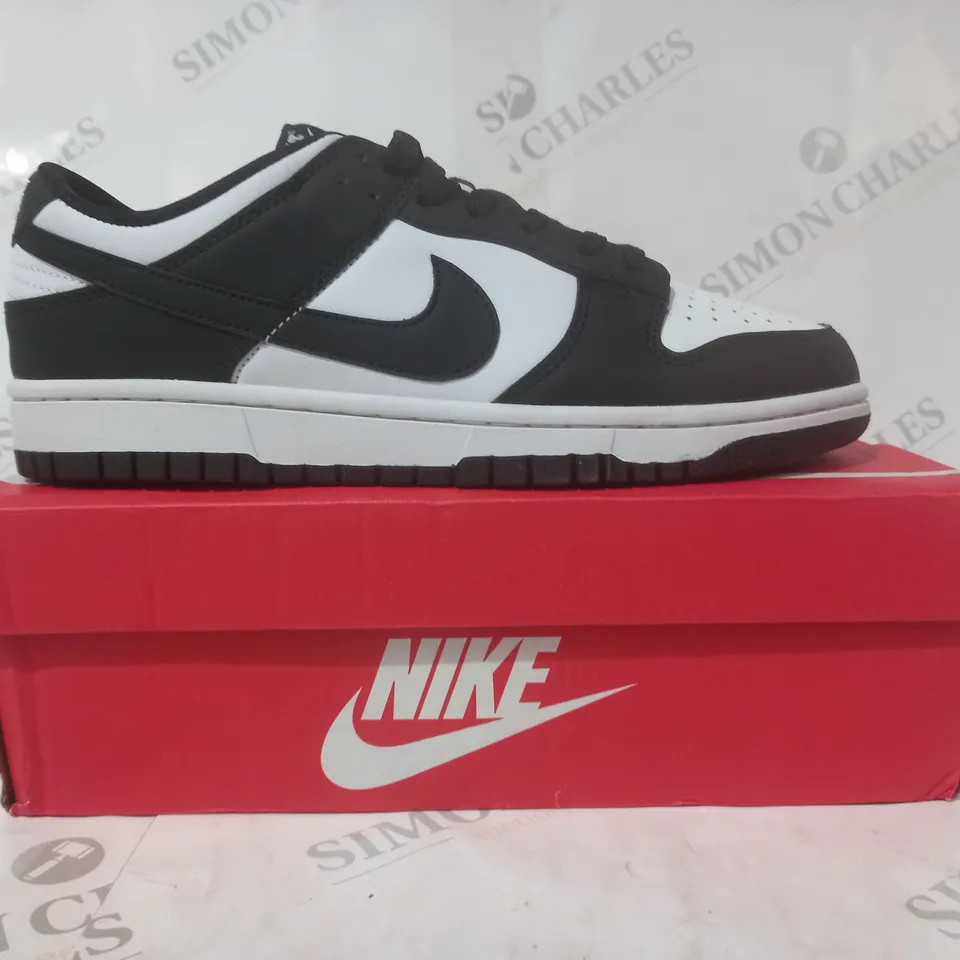BOXED PAIR OF NIKE DUNK LOW SHOES IN BLACK/WHITE UK SIZE 8