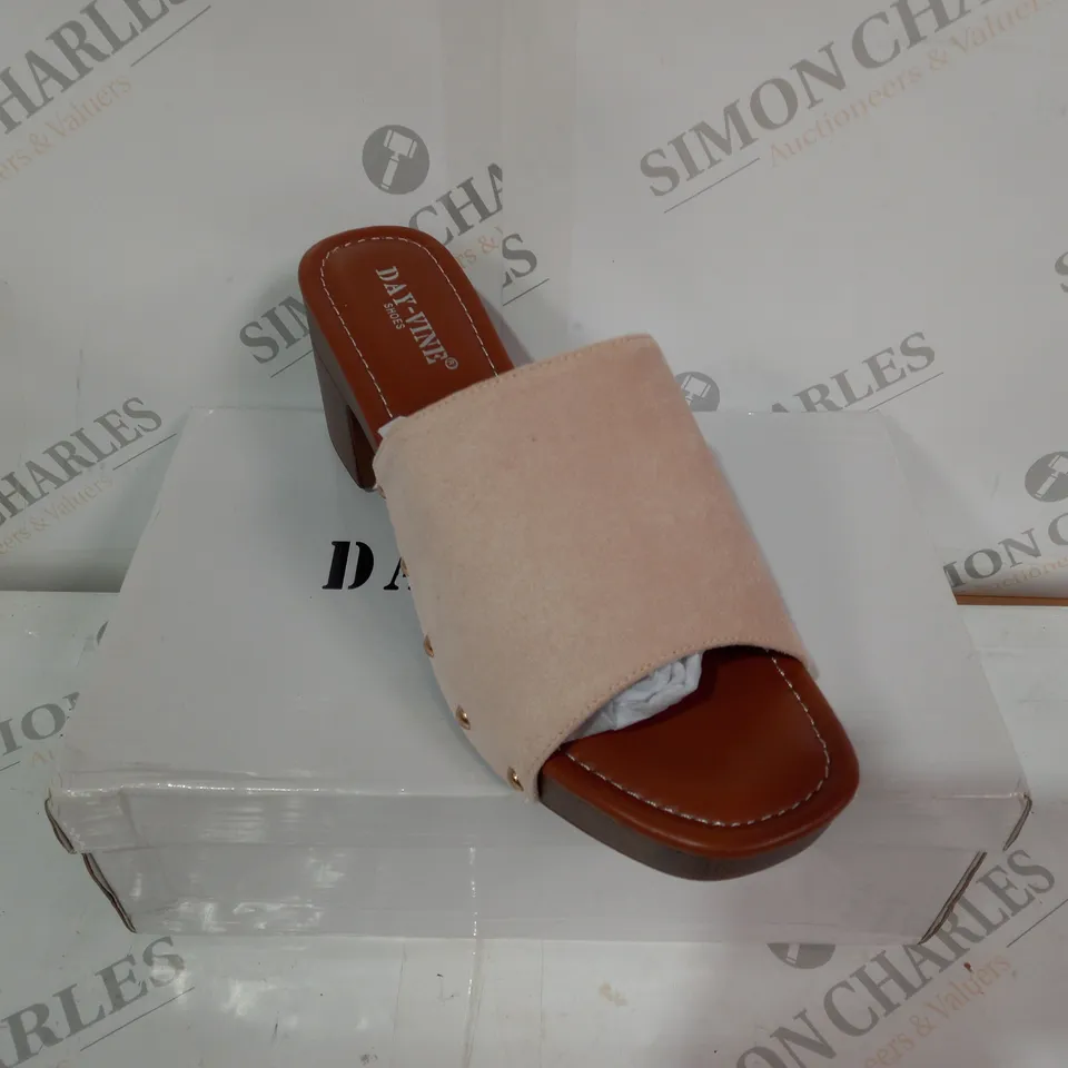 DAY-VINE BEIGE OPEN TOE SHOES - SIZE EU40
