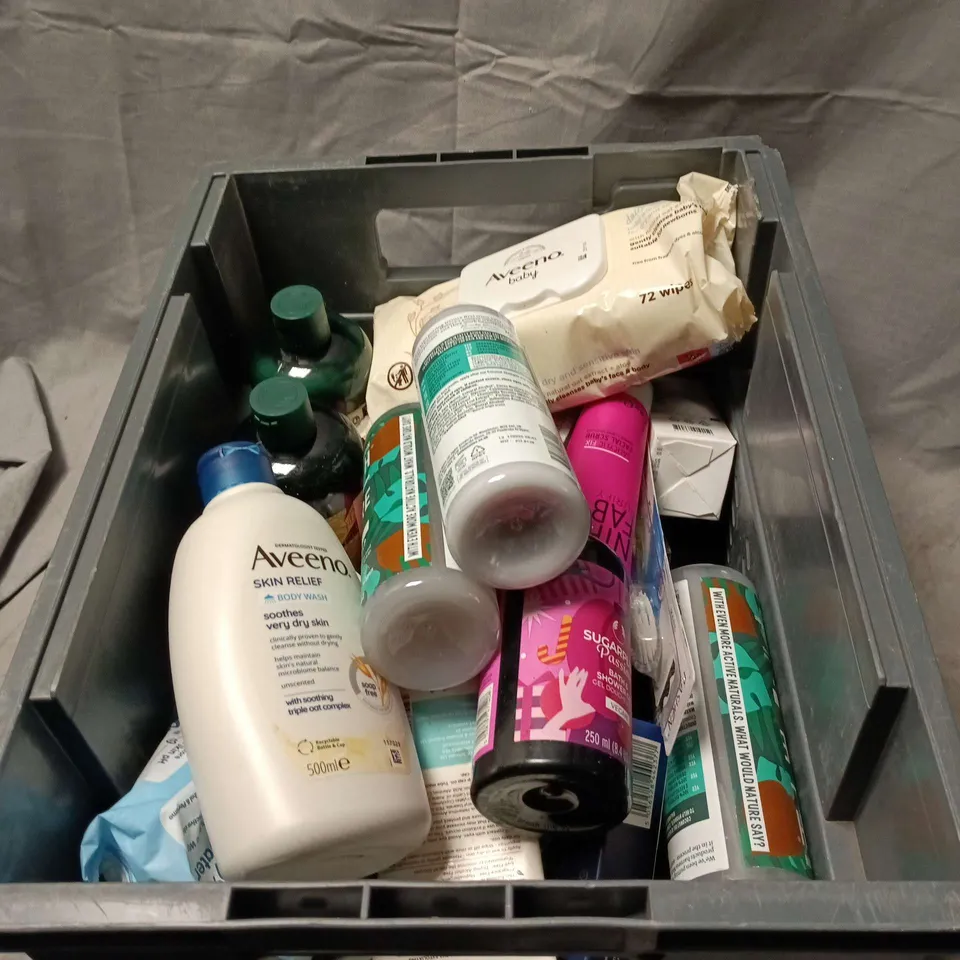 APPROXIMATELY 20 ASSORTED COSMETIC ITEMS TO INCLUDE  FAITH IN NAUTURE SHAMPOO AND CONDITIONER, AVEENO BABY WIPES, AVEENO SKIN RELIEF, SUGARPLUM PASSION BATH AND SHOWER GEL ETC