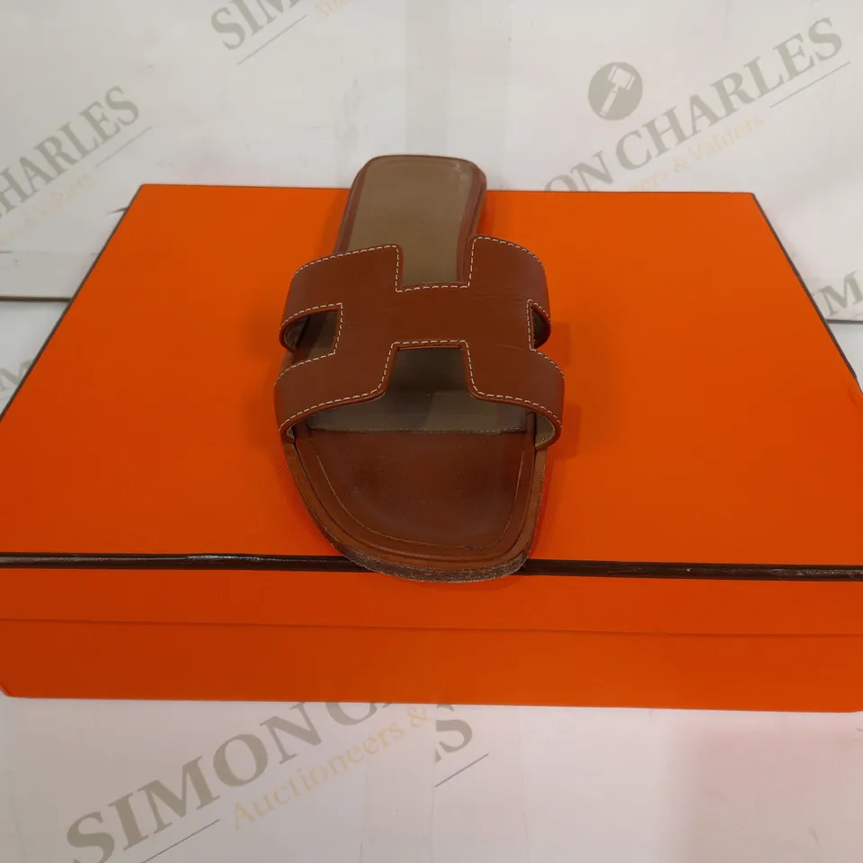 BOXED PAIR OF HERMES PARIS OPEN TOE FLAT SANDALS IN BROWN SIZE UNSPECIFIED