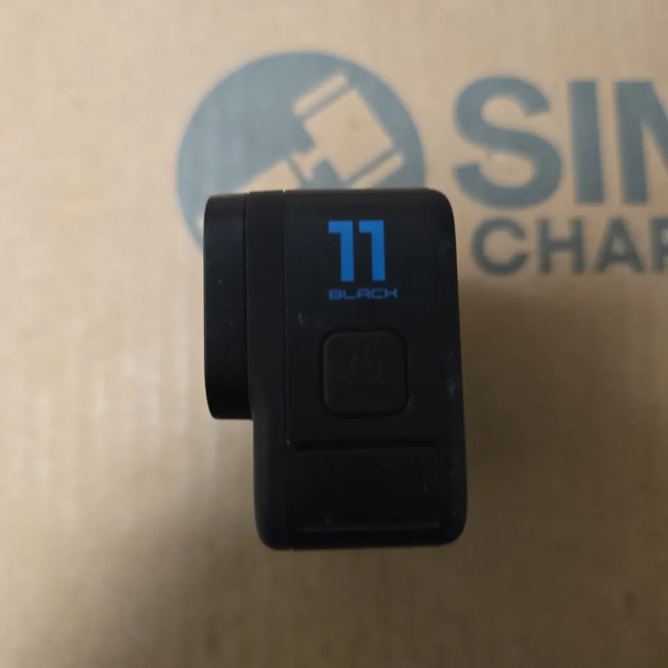 GOPRO HERO11 BLACK ACTION CAMERA WITH MOUNTS IN CASE