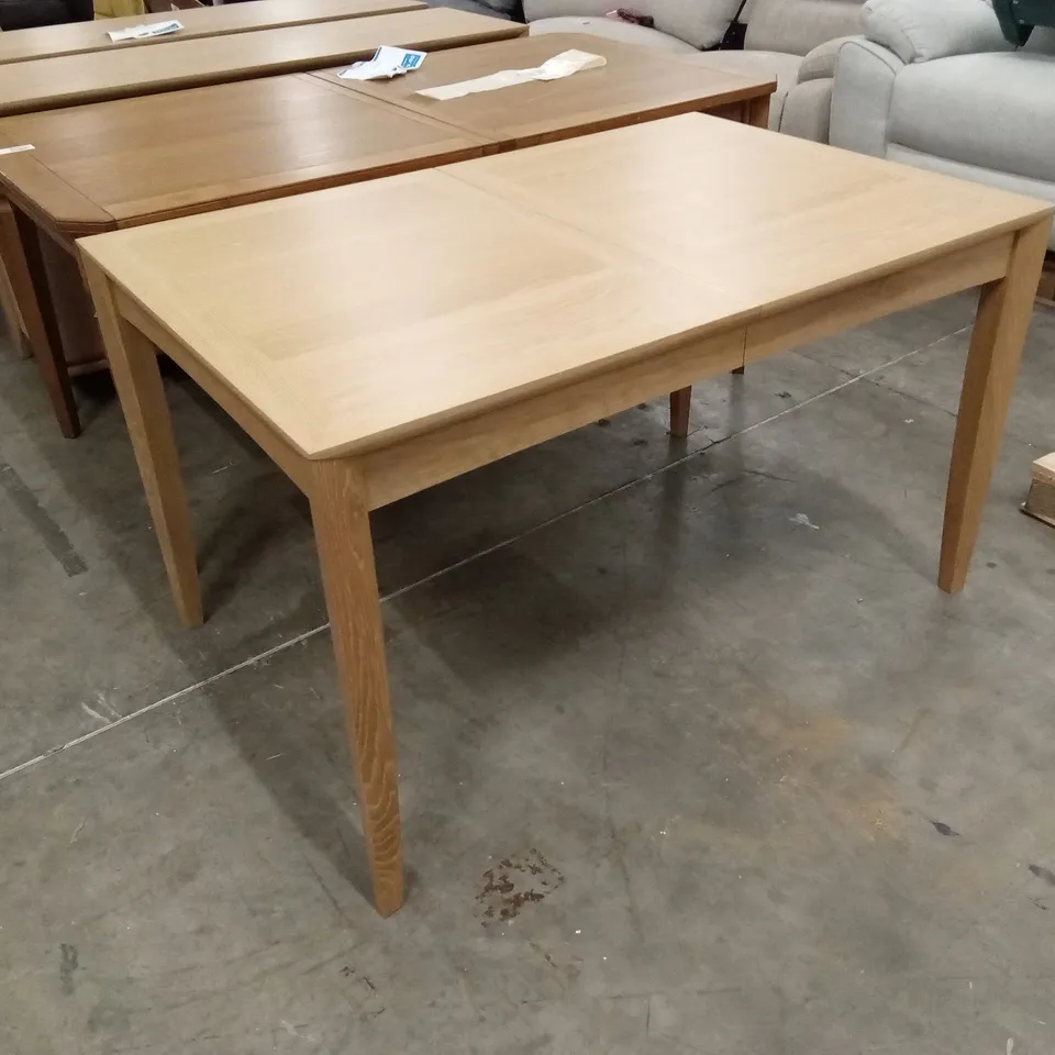 QUALITY DESIGNER OAK EXTENDABLE DINING TABLE