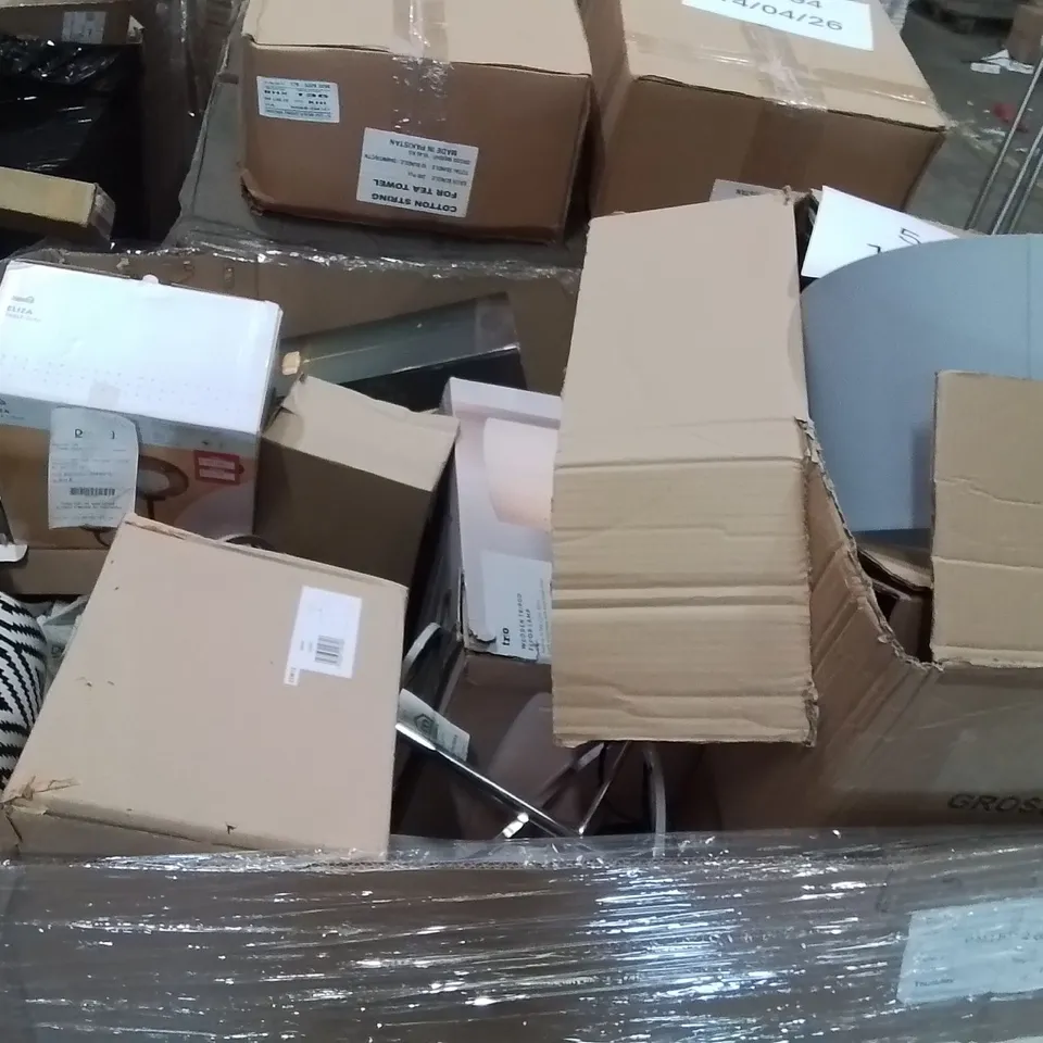PALLET CONTAINING A LARGE QUANTITY OF ASSORTED LIGHTING PRODUCTS TO INCLUDE;TABLE LAMP,FLOOR LAMP,LAMP SHADES