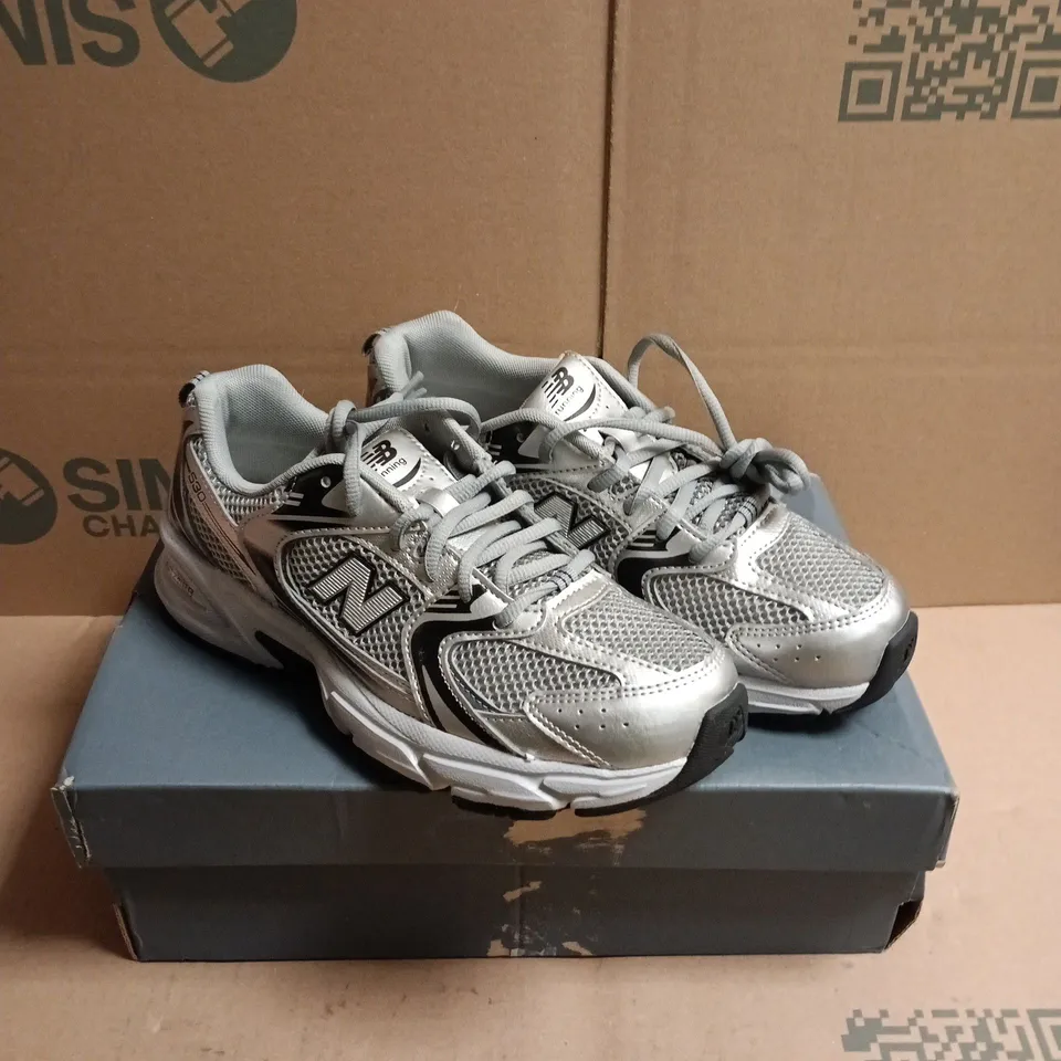 BOXED PAIR OF NEW BALANCE 530 TRAINERS IN A METALLIC SILVER - 5
