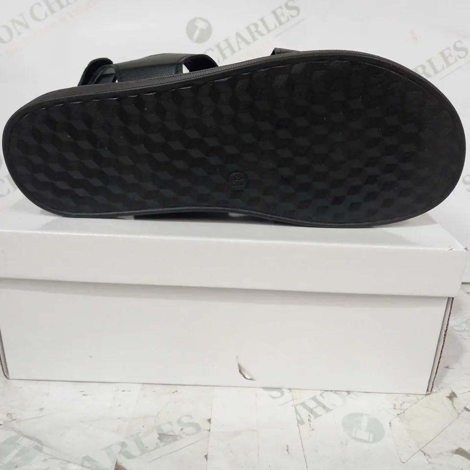 BOXED PAIR OF FASHION OPEN TOE LEATHER SANDALS IN BLACK EU SIZE 41