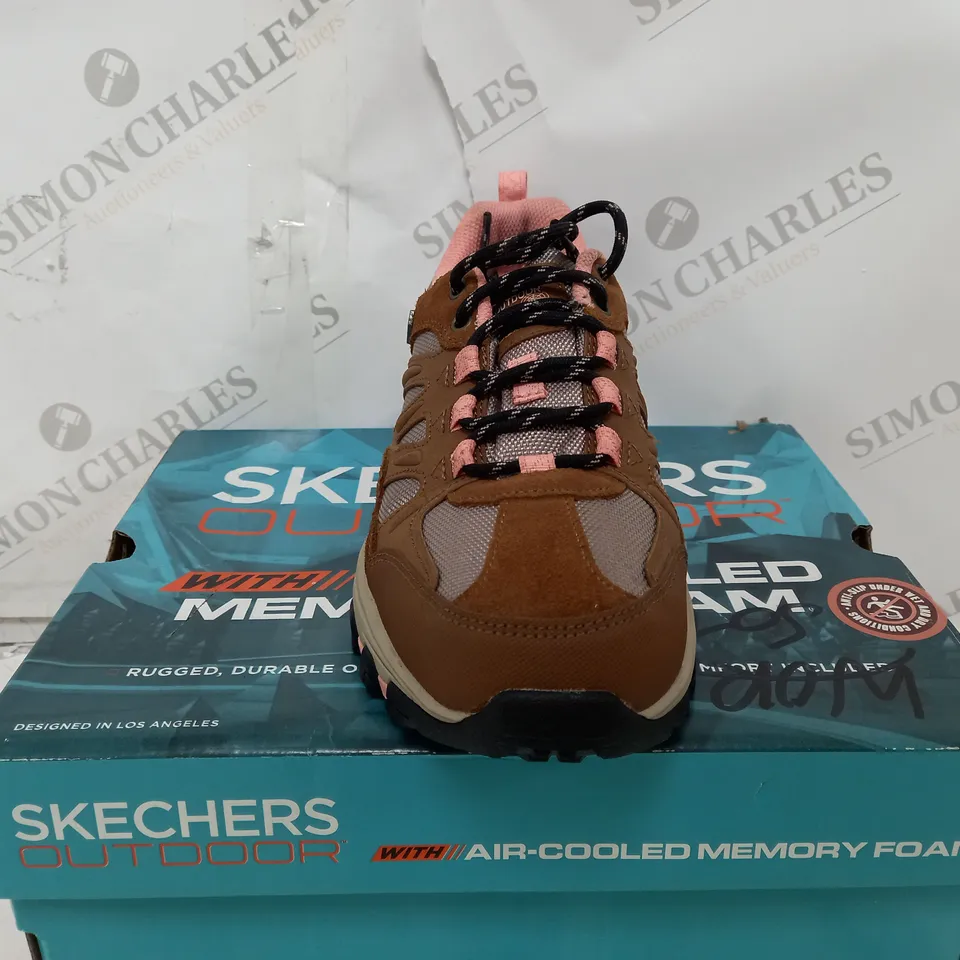 BOXED PAIR OF SKECHERS WATERPROO WALKING/HIKING SHOES, UK SIZE 4.5