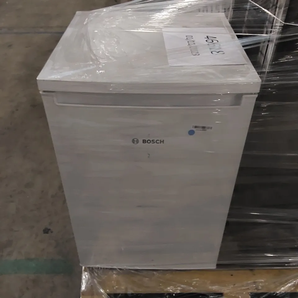 RUSSELL HOBBS FREESTANDING FRIDGE FREEZER - BLACK AND BOSCH KTR15NWFAG SERIE 2 FREESTANDING FRIDGE 136L