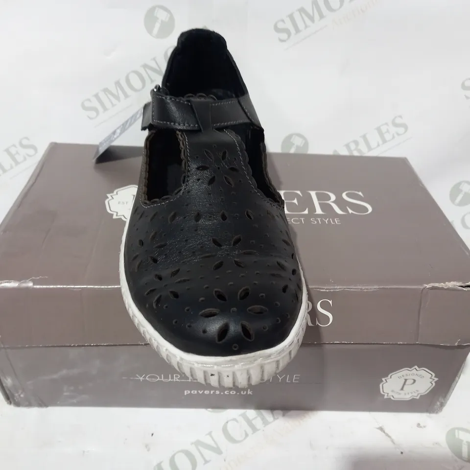 BOXED PAIR OF PAVERS SHOES IN BLACK EU SIZE 40