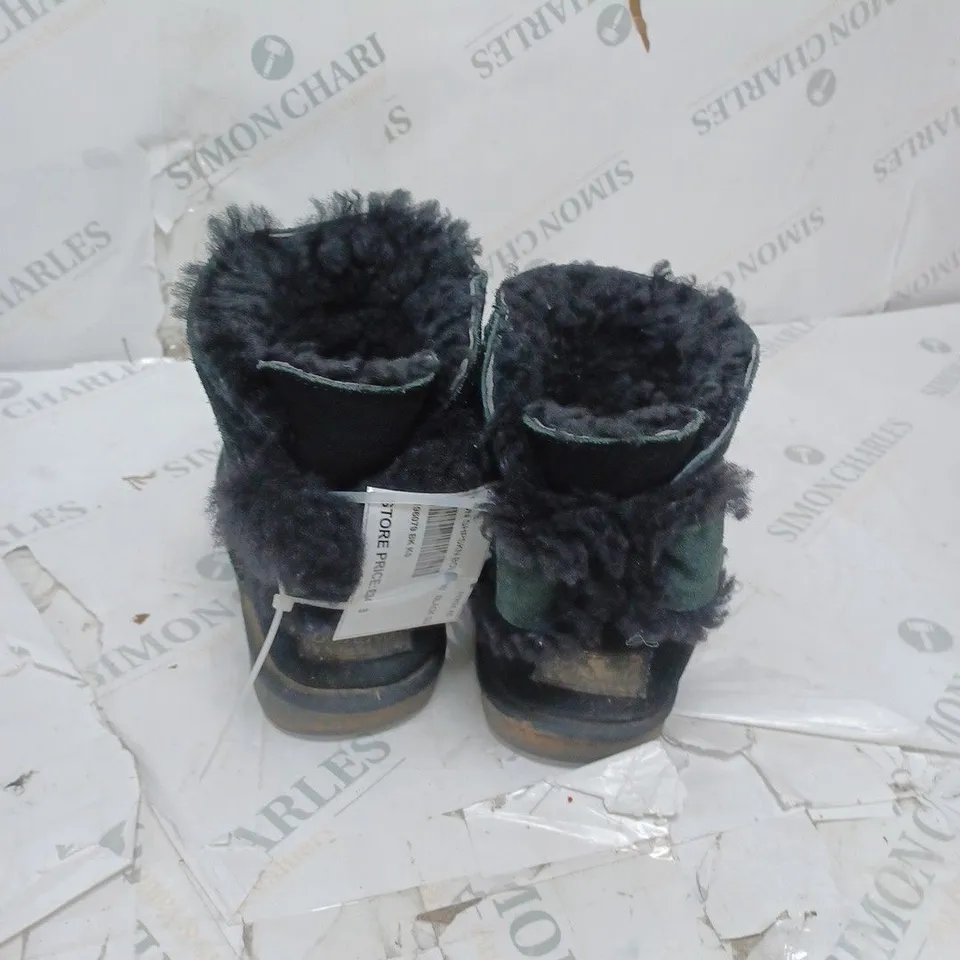 UNBOXED PAIR OF BONOVA SHEEPSKIN BOOTS IN BLACK SIZE 5