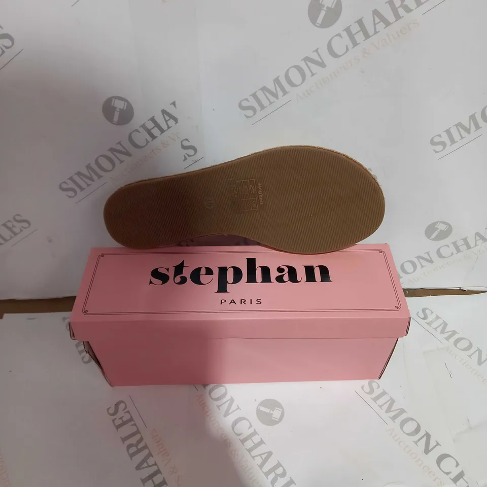 BOXED PAR OF STEPHAN LOVE YELLOW SIZE 36 SHOES 