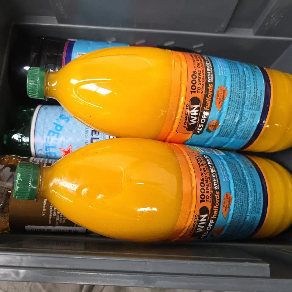 APPROXIMATELY 5 ASSORTED HOUSEHOLD LIQUID PRODUCTS TO INCLUDE WOOD FLOOR CLEANER, ROBINSONS APPLE & BLACKCURRANT, S.PELLEGRINO SPARKLING WATER, ETC