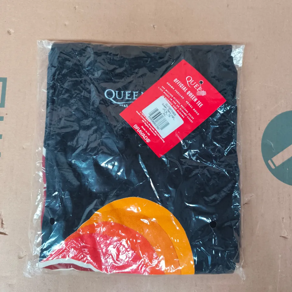 BAGGED QUEEN RETRO LOGO T-SHIRT IN BLACK SIZE 2XL