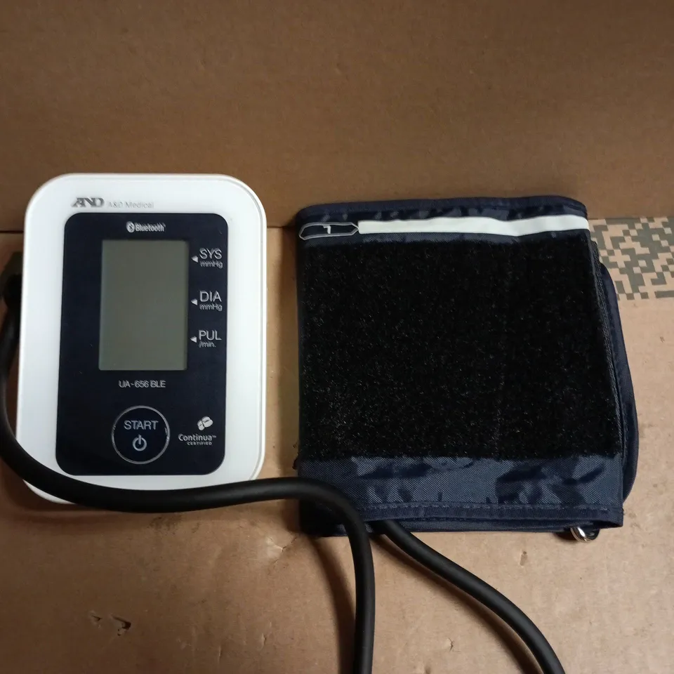 A&D MEDICAL UA-656BLE BLOOD PRESSURE MONITOR WITH ARM CUFF