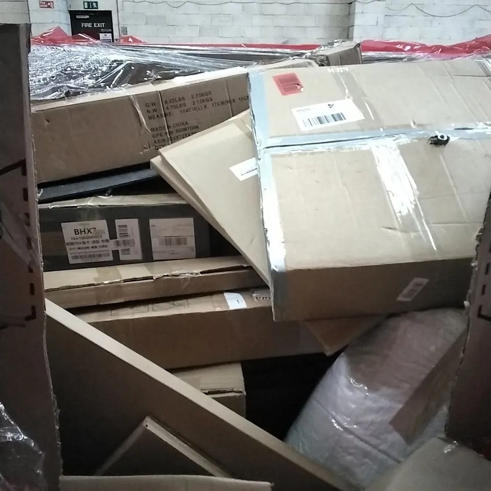 PALLET OF HOUSEHOLD ITEMS TO INCLUDE CEILING LIGHT, WARDROBE, EXERCISE MAT,WHOLE HOUSE WATER FILTER HOUSING AND OTHER ASSORTED ITEMS...