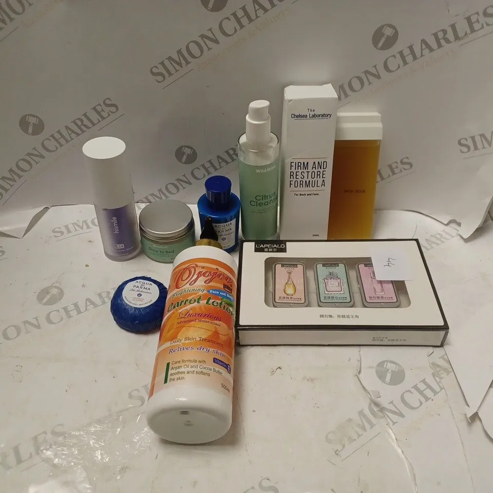 APPROXIMATELY 20 ASSORTED COSMETIC ITEMS TO INCLUDE WILDMINT, HAIR DYE AND COLGATE 
