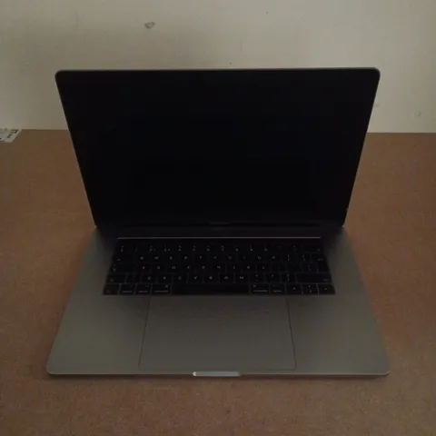 APPLE MACBOOK PRO MODEL A1707 LAPTOP