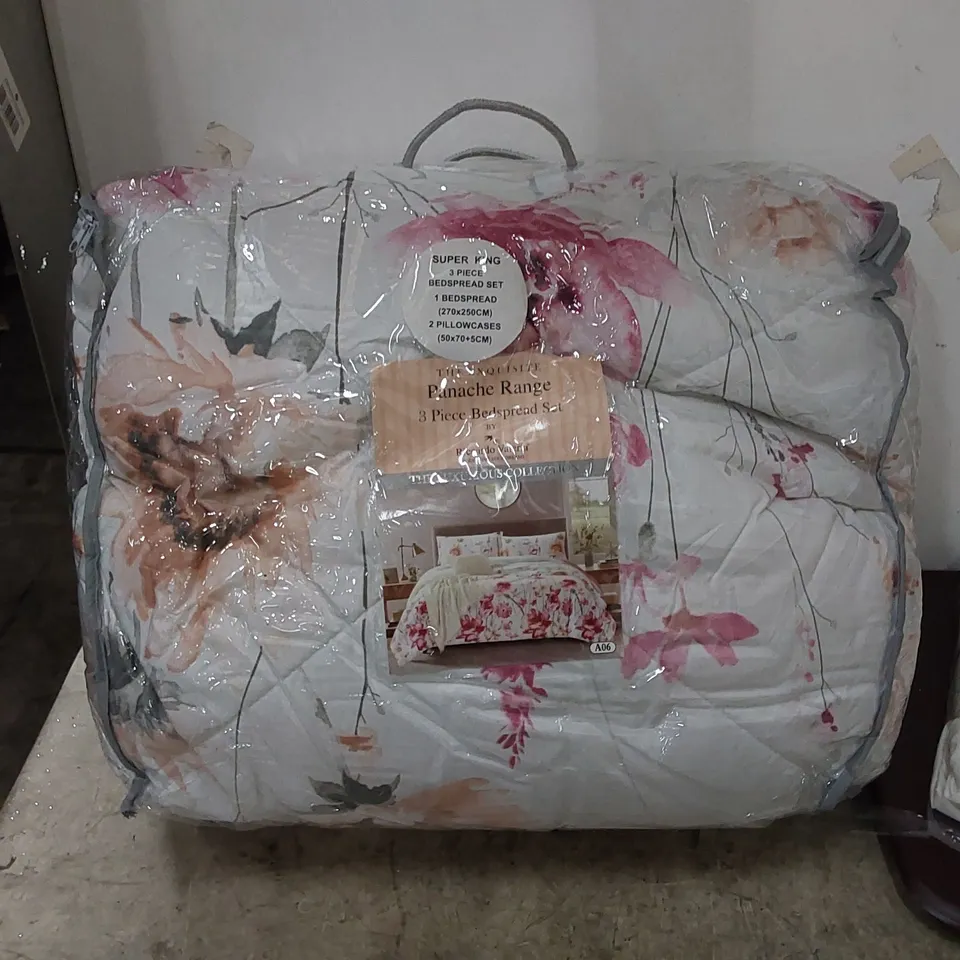 BAGGED THE LUXURIOUS COLLECTION 3 PIECE BEDSPREAD SET // SIZE: SUPER KING 