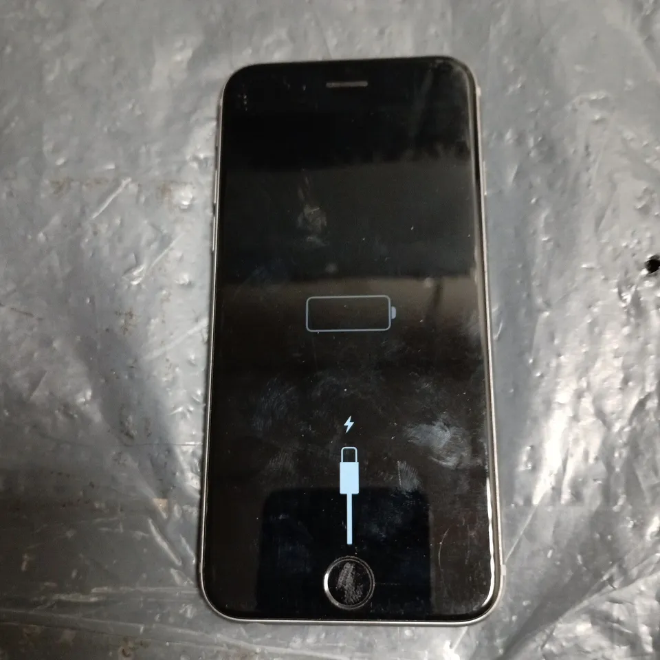 APPLE IPHONE 6S – SILVER SMARTPHONE